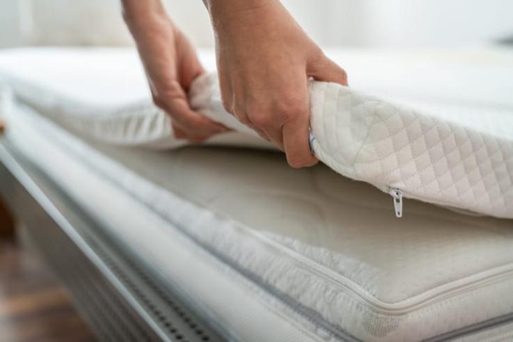 Choisissez un protège-matelas ou un sur-matelas